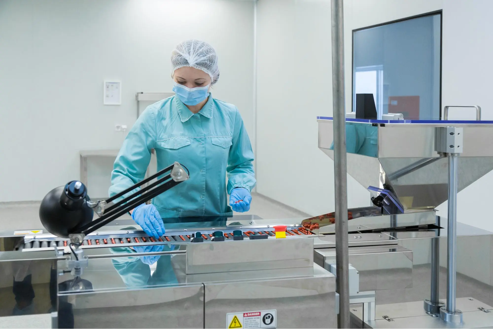 Indtek - Equipos y maquinarias para laboratorios, equipos de empacado, Indtek, Equipos y maquinarias para laboratorios, industria farmaceutica, laboratorios farmaceuticos, equipos farmaceuticos, equipos de la industria farmaceutica, equipos en la industria farmaceutica, maquinaria farmaceutica, equipos industria farmaceutica, equipo farmaceutico, maquinaria industria farmaceutica, laboratorios farmaceuticos en guatemala, farmacéuticos y laboratorios, industria laboratorio, laboratorios farmaceuticos en panama, productos de la industria farmaceutica, industria farmacéutica productos, industrias farmaceuticas en panama, Industria alimentaria, Industria alimenticia, Tabletadora, Tabletlas, Encapsuladora, Capsulas, Blisteadora, Blíster, Mezclador V, Mezclador biconico, Granulador, Gránulos, Tamizador, Tamiz, Tanque acero inoxidable, Tanque proceso, Tanque produccion, Reactor, Biorreactor, Manguera sanitaria, Agitador, Incubadoras, Medidor de pH, Medidor conductividad, Medidor oxígeno disuelto, Medidor iones, Balanza, Cabinas y campanas de bioseguridad, Anatomía patológica, Espectrómetro, Medidor de turbidez, Electroforesis, Sistema de purificación de agua, Pipetas, Agitadores, Termocicladores PCR, Baños de agua, Enfriador de recirculación, Rotavapores, Limpiador ultrasonico, Analizadores, Lavadora de microplacas, Centrifugas, Refrigeradores y congeladores, Fabricador de hielo, Estufas, Fuente de alimentación, Liofilizadores, Digestor de microondas, Muflas, Tanques de nitrógeno, Grinder, Granulador, Mezclador, Tamizador, Encapsuladora, Tabletadora, Linea de gomitas, Linea de capsulas de gelatina, Deteccion de metales, Pulidora, Detección defectos, Encartonadora , Tapadora, Envasado de capsulas y tabletas, Blisteadora, Llenadora de líquidos y cremas, Empacado de polvos y gránulos, Selladora tubos, Sellado en banda, Tunel empacado retractil, Impresora codigos, Transporte de material, Reciclaje de material, Bomba Peristáltica, Bomba Centrífugas, Bomba Lobular, Bomba Doble diafragma, Bomba para bidones 200 L, Bomba centrifuga sanitaria, Bomba sanitaria, Mineria, Dosificacion, mina, bebidas, cerveza, cerveceria, lacteos, industria Lactea, Cervezeria artesanal, Detector de Metales